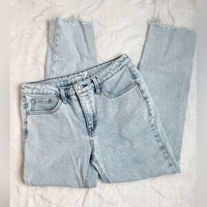Seven7 Jeans Straight Leg Light Wash Raw Hem Jeans Size 4 Casual Mid Rise